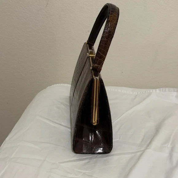 Elegant Brown Crocodile Pattern Handbag - Picture 2 of 4